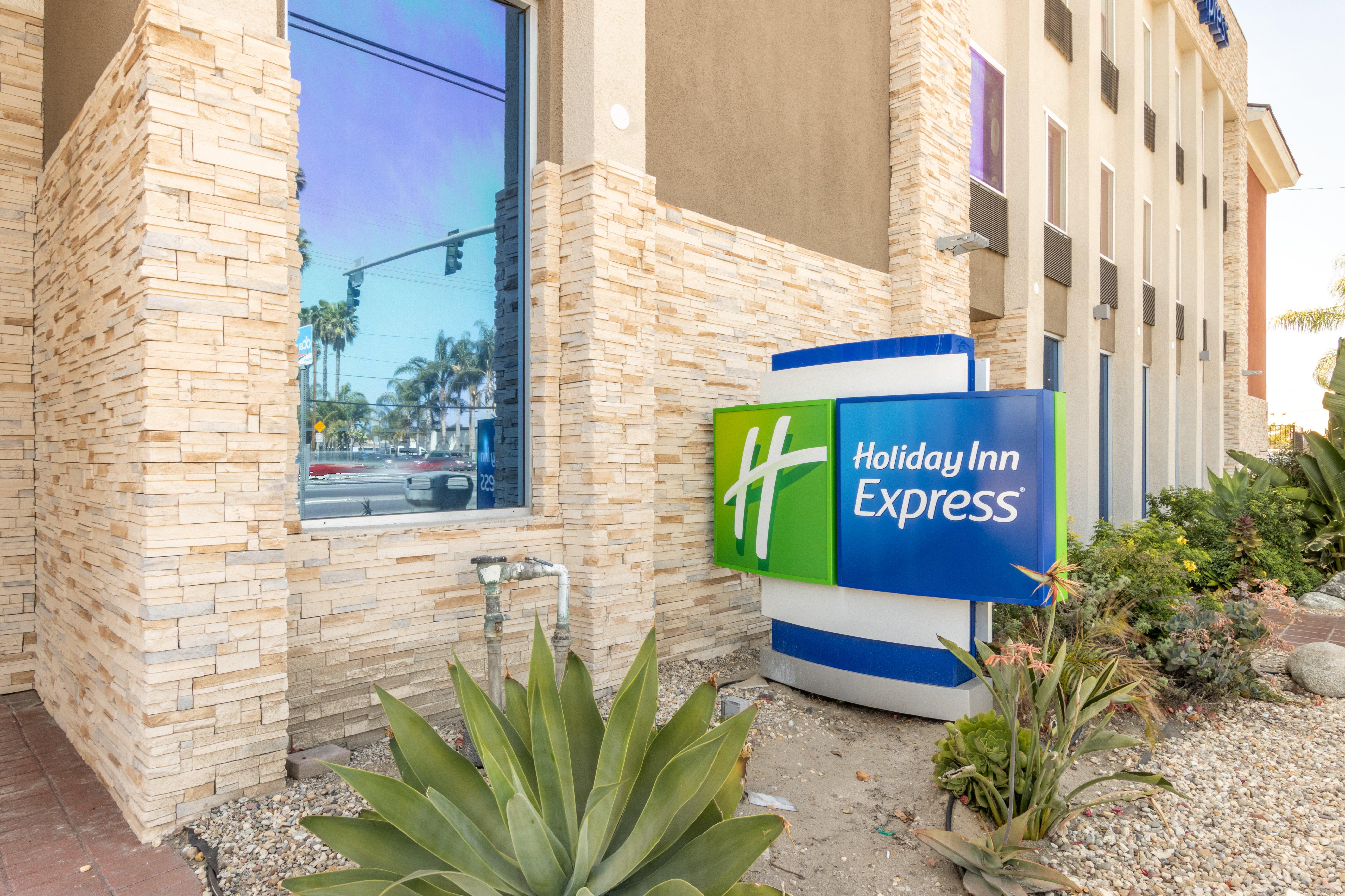 Holiday Inn Express - Anaheim West Eksteriør billede